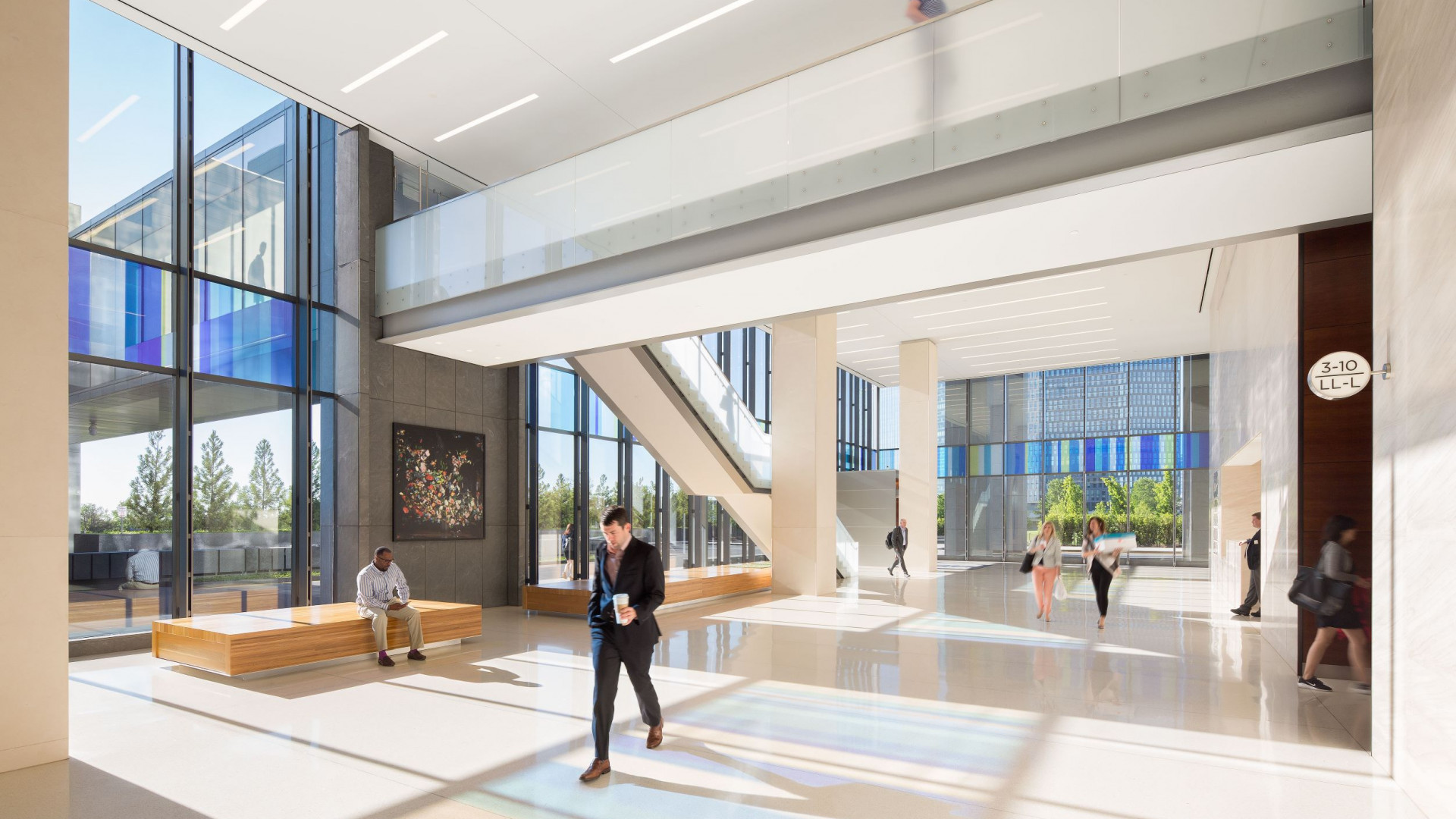 1775 Tysons Blvd Lobby people 4mp